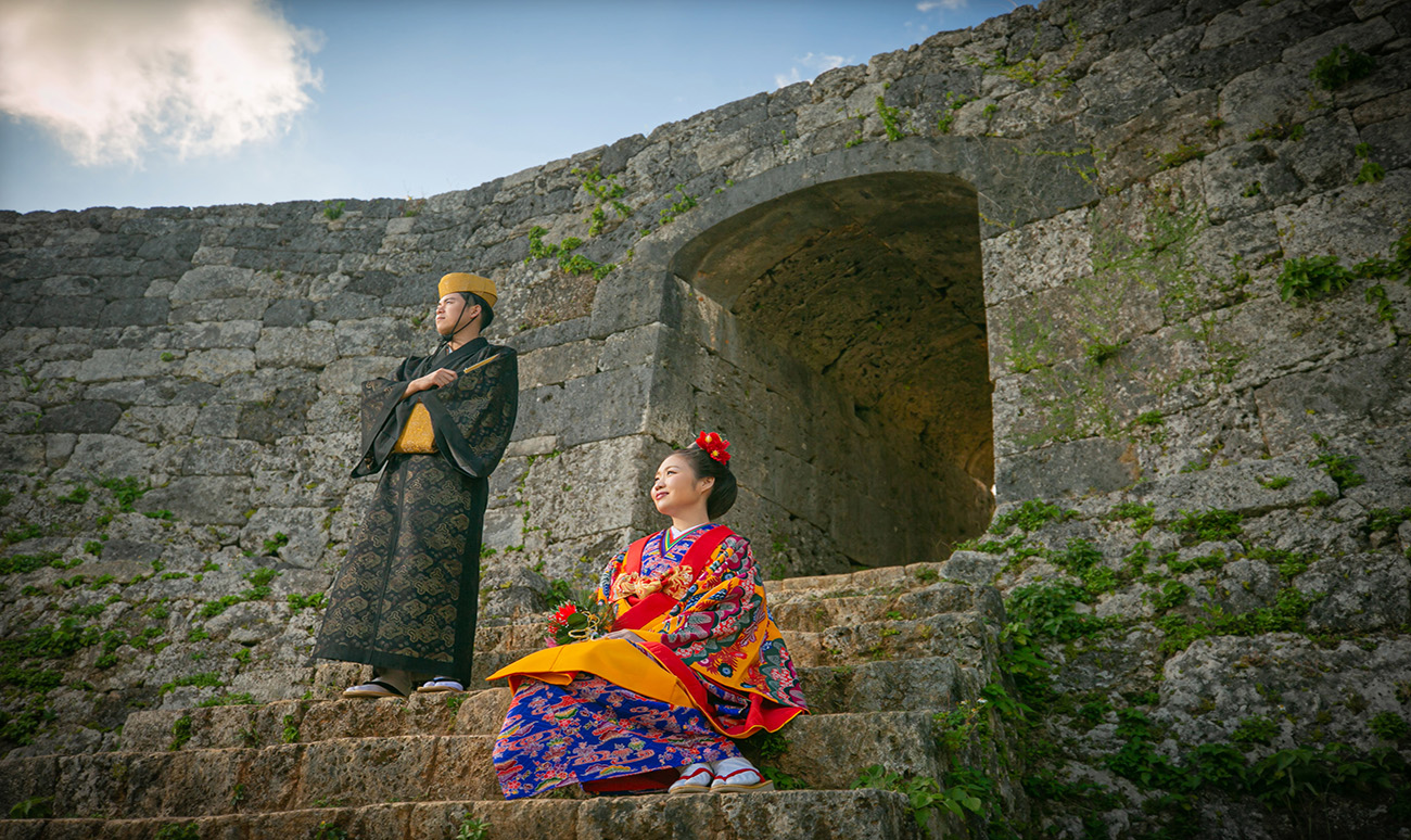 Yomitan Village [Zakimi Castle ruins: Ryukyu or Western clothing location]